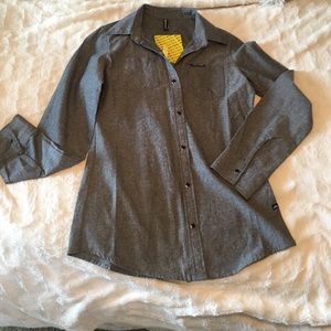Tailored grey snap button top